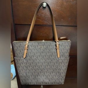 NWT Michael Kors Jet Set Charm Brown Purse